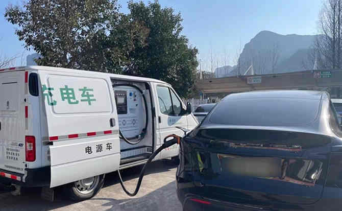 覃塘区汽车搭电
