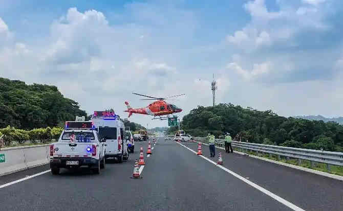 覃塘区高速公路汽车救援案例